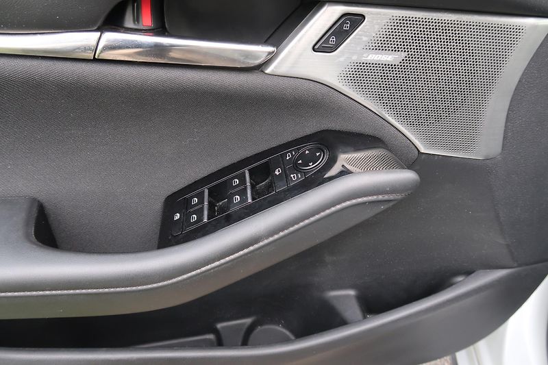 Mazda 3 2,0 X186 AT AWD, Bose,360°kam. - fotka 19 z 29