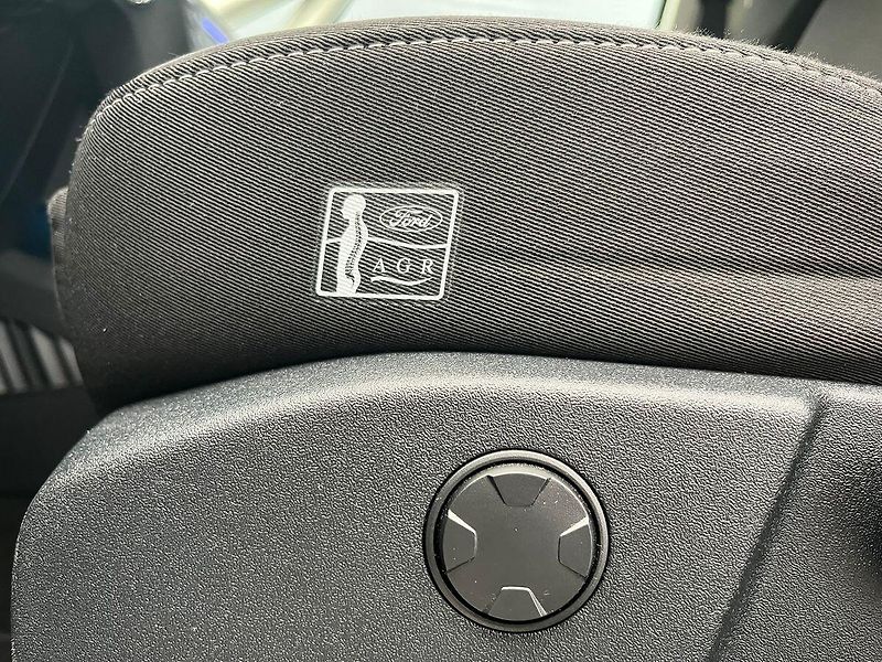 Ford S-MAX 2.5 Duratec HEV TITANIUM - fotka 28 z 64