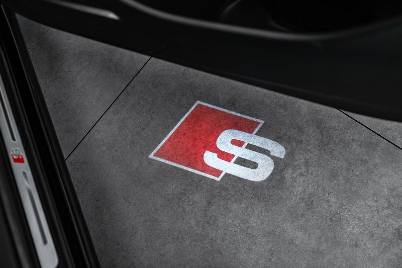 Audi SQ8 competition+, karbon, panorama - fotka 29 z 34