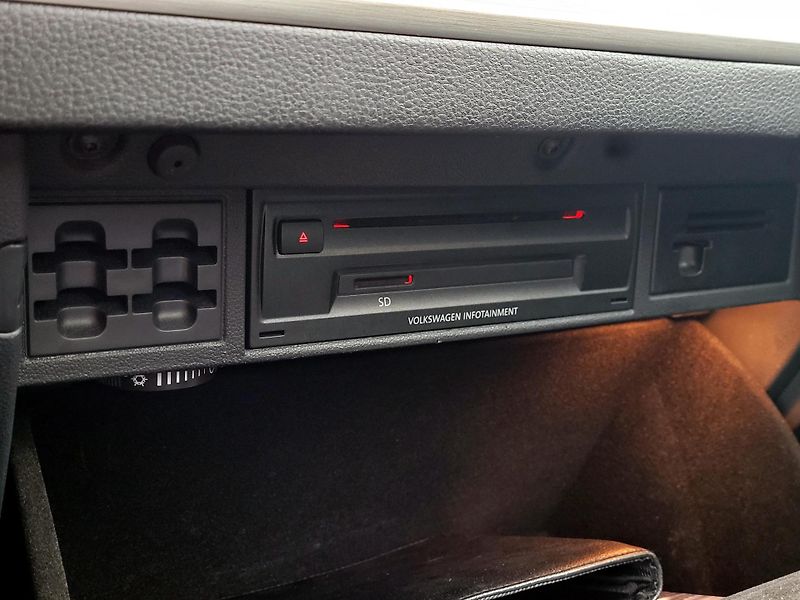 Volkswagen Golf 1,6 TDi CZ*DIGIKLIMA*SERVIS - fotka 29 z 43
