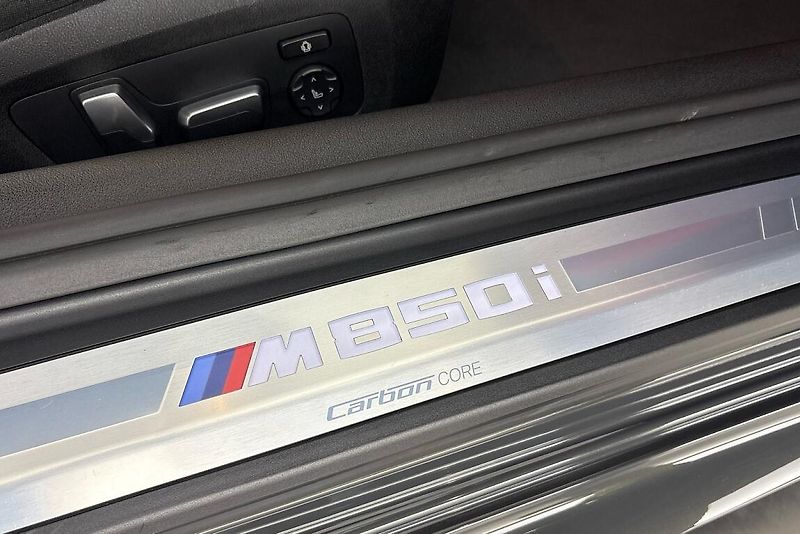 BMW Řada 8 M850i xDrive - fotka 17 z 26
