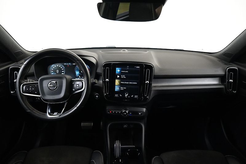 Volvo XC40 - fotka 5 z 27