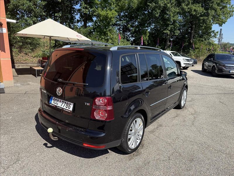 Volkswagen Touran 1,4 TSi Higline - fotka 5 z 29