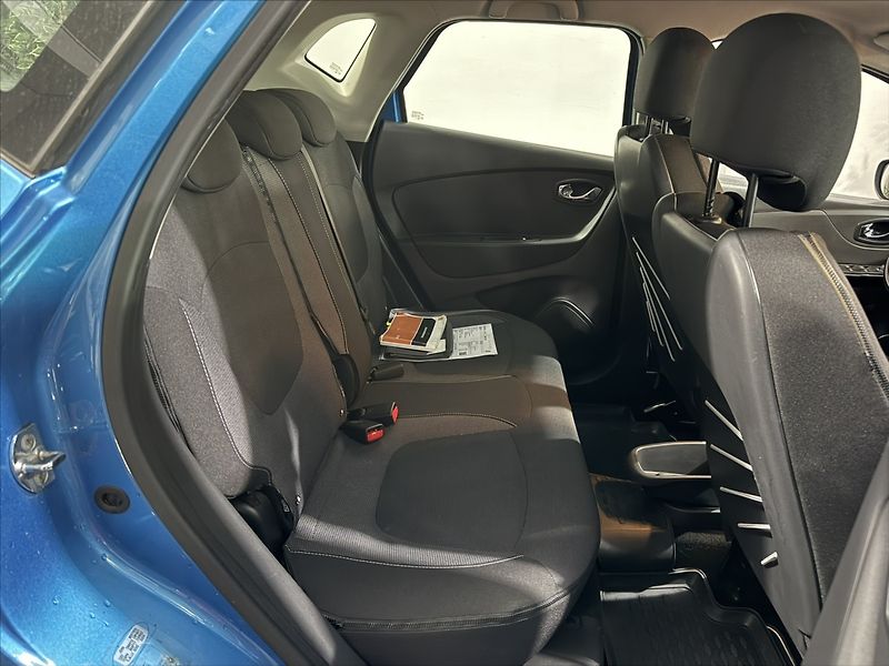 Renault Captur 0,9   TCe KAMERA VÝHŘEV ALU - fotka 18 z 23