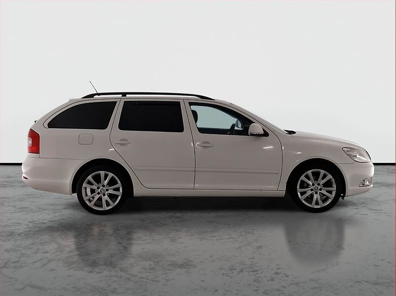 Škoda Octavia (2011) Elegance 2.0 TDI, 4X4 - fotka 6 z 18