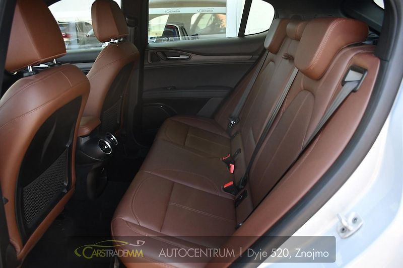 Alfa Romeo Stelvio 2,2 JTDm Q4 154kW TAŽNÉ - fotka 13 z 53