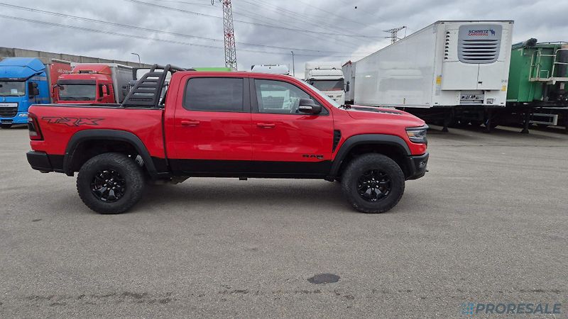 Dodge RAM (2022) 1500 TRX 6.2 HEMI V8 523kW - fotka 4 z 19