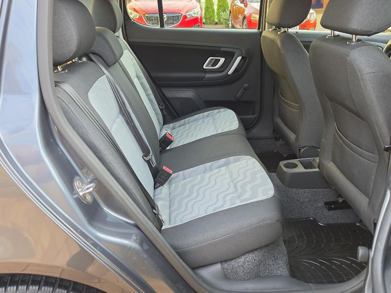 Škoda Fabia II 1.4i 16V AMBIENTE*2x SADA* - fotka 34 z 55