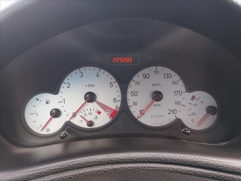 Peugeot 206 1,6 80KW  CC - fotka 7 z 11