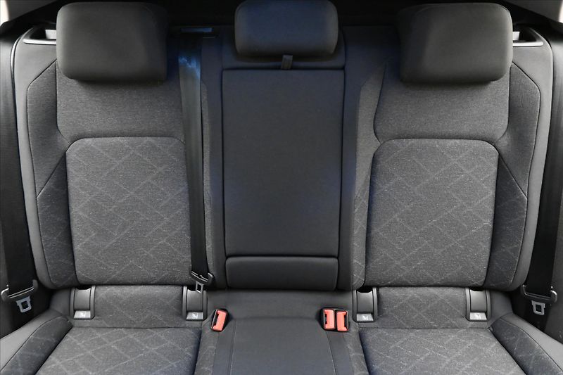 Volkswagen Golf 1,0 TSI 81kW Life Záruka až 5 - fotka 27 z 30