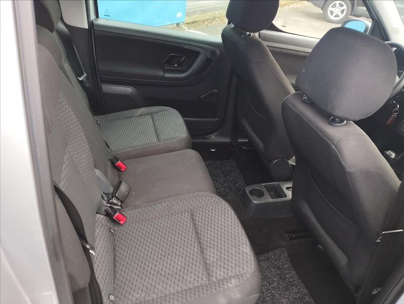 Škoda Roomster 1,2 77KW DSG - fotka 9 z 17