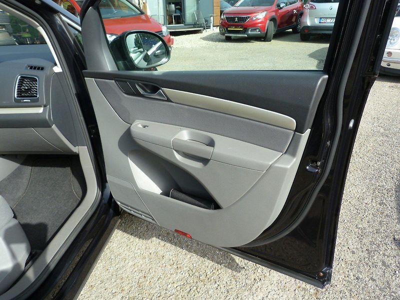 Seat Alhambra 2.0 Tdi - fotka 16 z 31