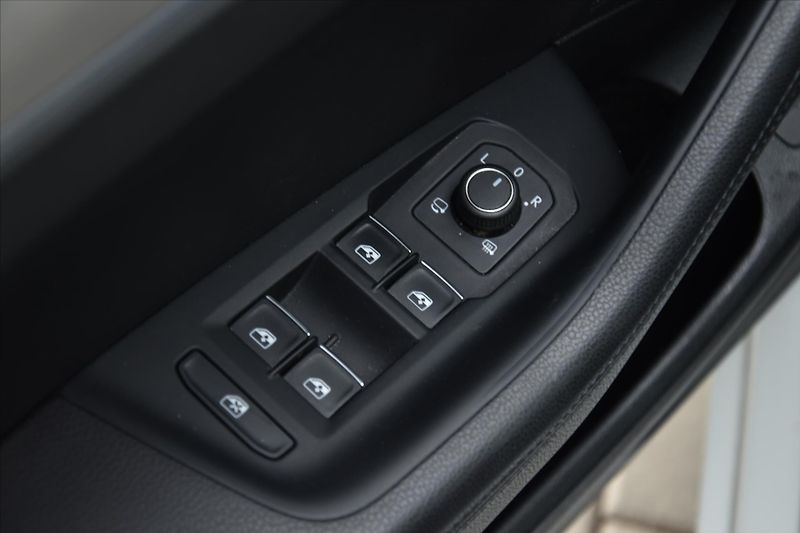 Volkswagen Passat 2.0TDi 140kW 4MOTION HIGHLINE - fotka 23 z 25