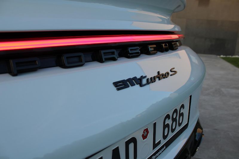 Porsche 911 Turbo S*Burmester*Aero*Záruka* - fotka 6 z 39