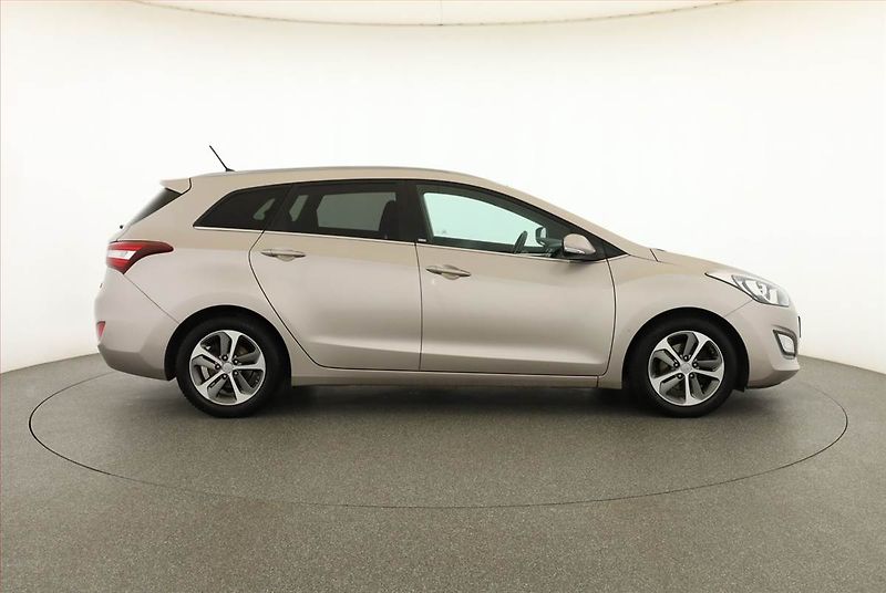 Hyundai i30 (2016) 1.6 GDI, ČR,1.maj, Serv.kniha - fotka 6 z 17
