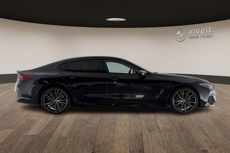 BMW Řada 8 M850i xDrive - fotka 2 z 25