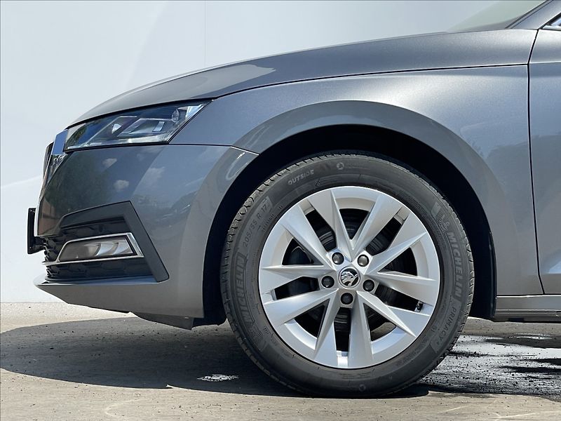 Škoda Octavia 2,0 TDI DSG Style Plus LED+PDC - fotka 19 z 23