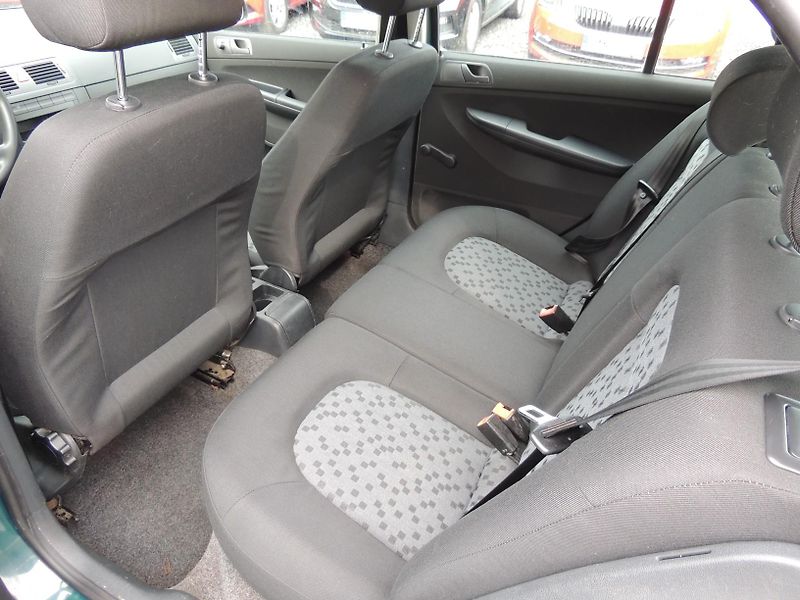 Škoda Fabia (2005) 1.2HTP,40kw,ČR,1majitel - fotka 27 z 33