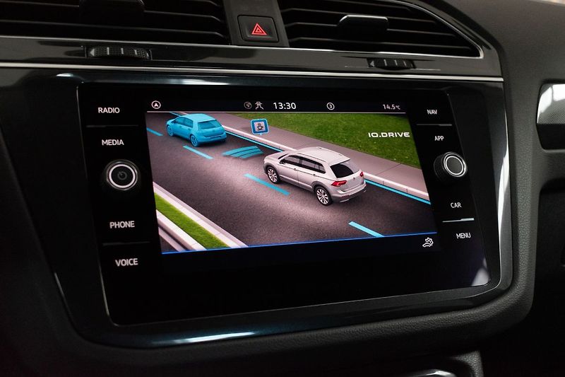 Volkswagen Tiguan 2.0TDI ACC*LED*VIRTUAL*DPH* - fotka 27 z 41