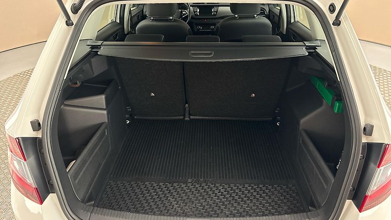 Škoda Fabia 1.0 TSI Style Combi - fotka 17 z 23