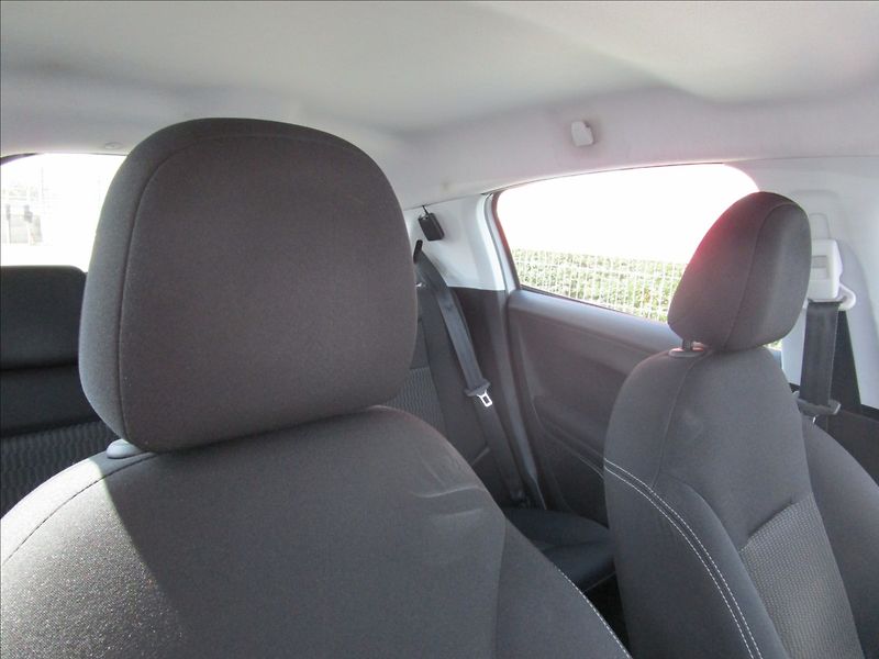 Peugeot 208 1.2i Klima, Navi - fotka 19 z 38
