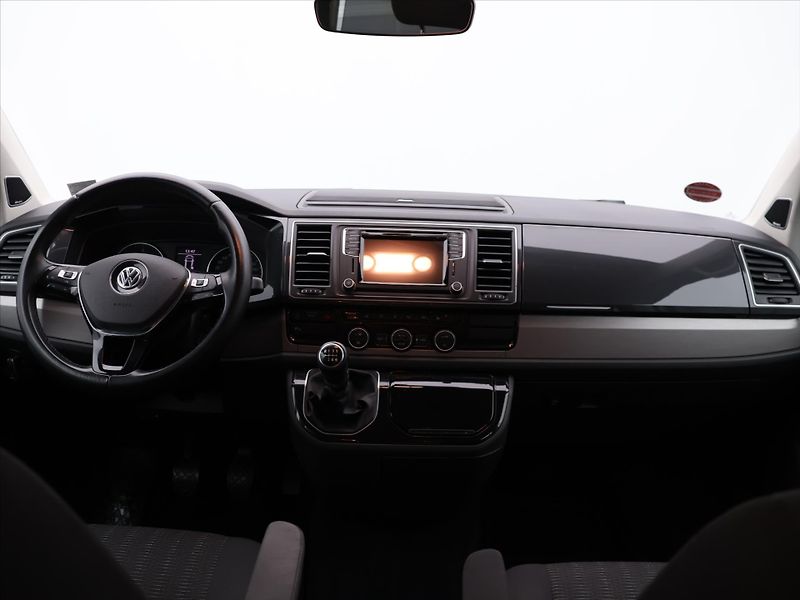 Volkswagen Multivan 2.0 TDI 150kW 7-Míst Tažné 1.M - fotka 15 z 25