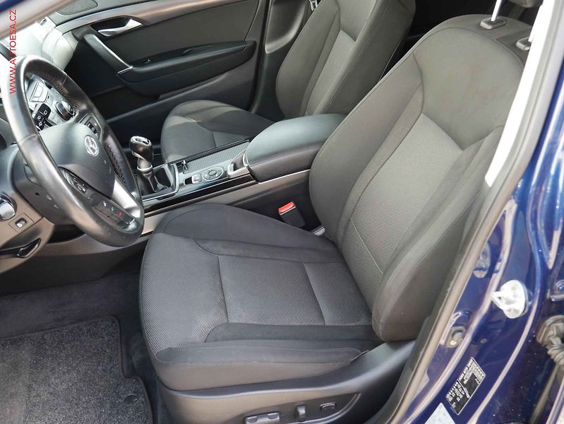 Hyundai i40 (2018) 1.6CRDi, ČR, TZ, výhř.sed. - fotka 9 z 17