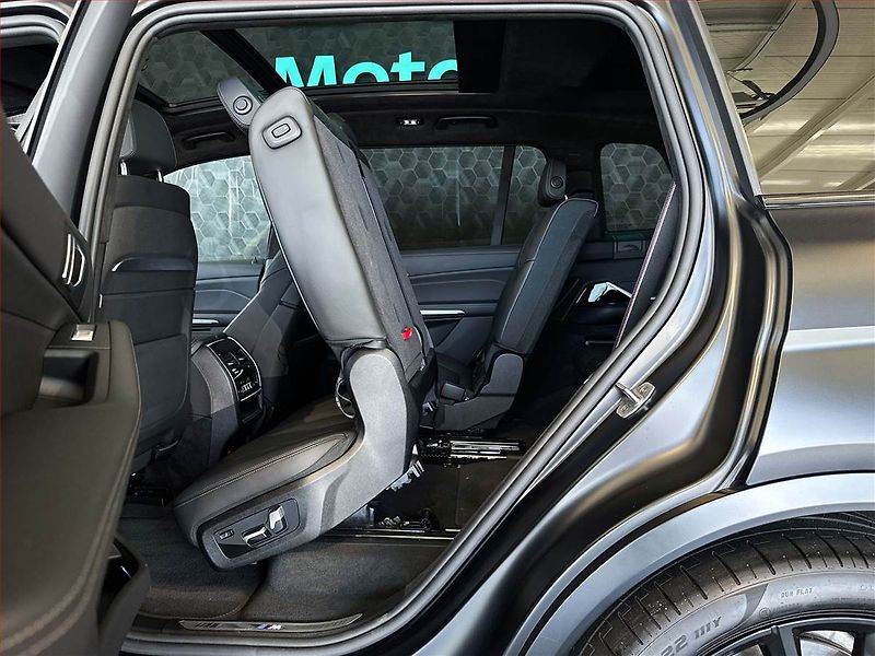 BMW X7 (2024) xDrive40i - fotka 22 z 25