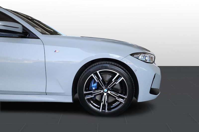 BMW Řada 3 330d xDrive Touring - fotka 7 z 25