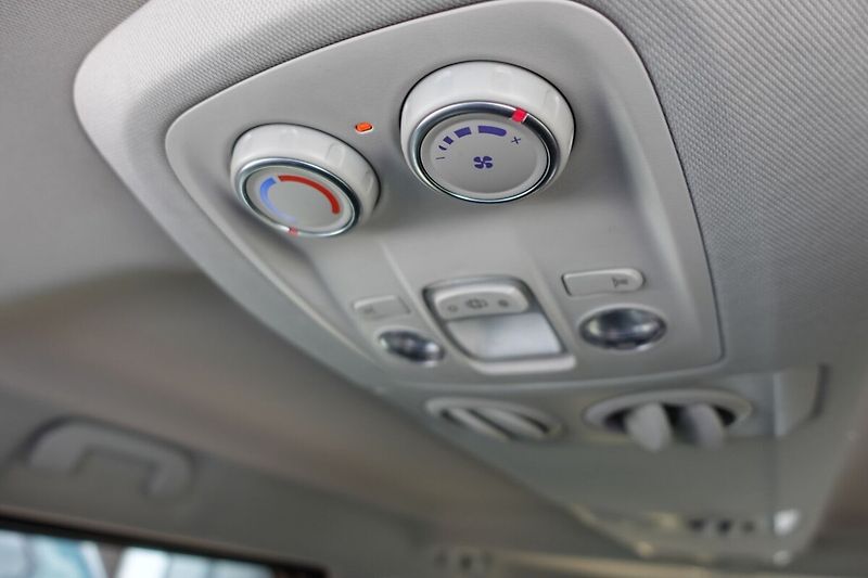 Toyota ProAce 2.0 D-4D 140k L1 Business - fotka 21 z 28