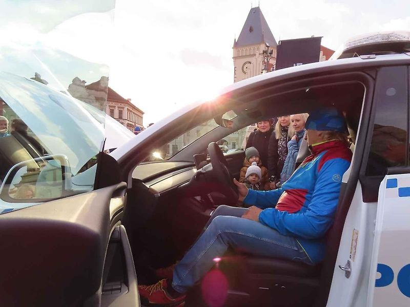 Vozový park Městské policie Tábor jako první v republice rozšiřil elektromobil Tesla Y zhruba za 1,3 milionu. Oficiální představení zásahového vozu veřejnosti se uskutečnilo ve středu 20. listopadu odpoledne na Žižkově náměstí.