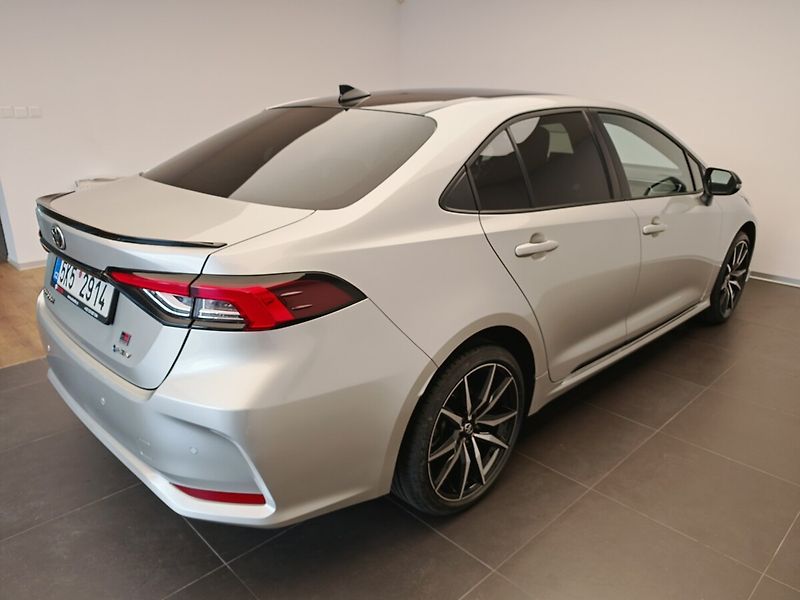 Toyota Corolla 1.8 GR SPORT - fotka 4 z 35