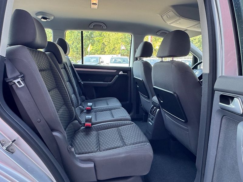 Volkswagen Touran (2008) 1.9 TDi, DUAL KLIMA, TAŽNÉ - fotka 13 z 33