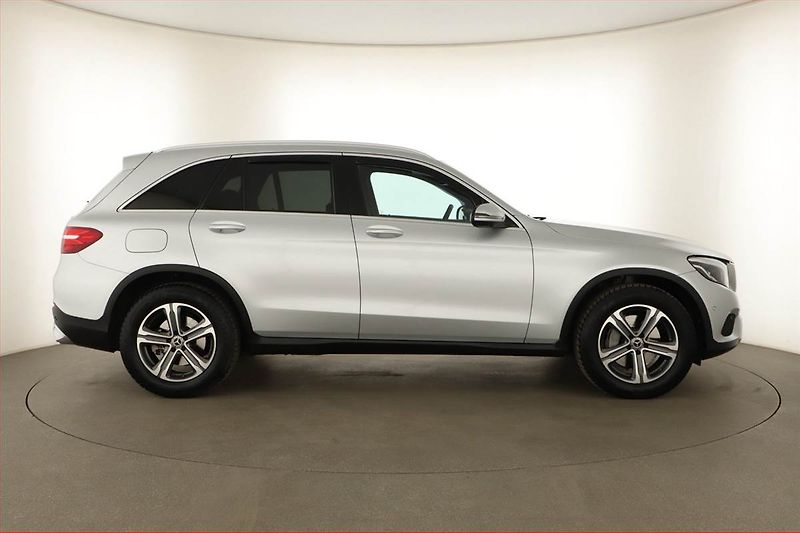 Mercedes-Benz GLC (2017) 250 4MATIC - fotka 6 z 20