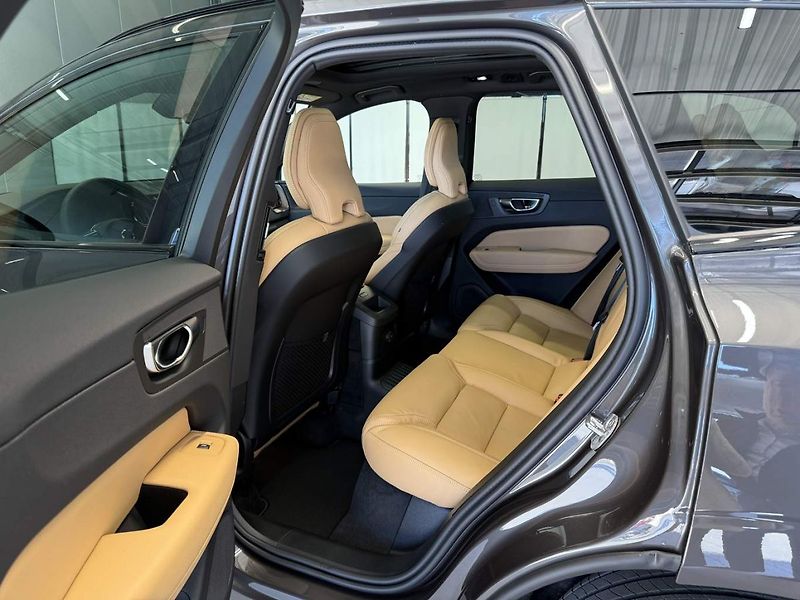 Volvo XC60 (2025) T8 AWD  ULTRA Dark 2025 - fotka 11 z 16