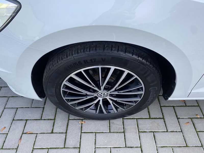 Volkswagen Touran 1.4 TSI 110kW-HIGHLINE - DSG - fotka 9 z 48