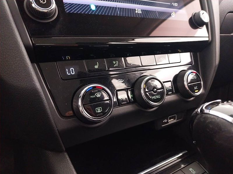 Škoda Octavia (2019) Style 2.0 TSI, 4X4, Automat - fotka 25 z 32