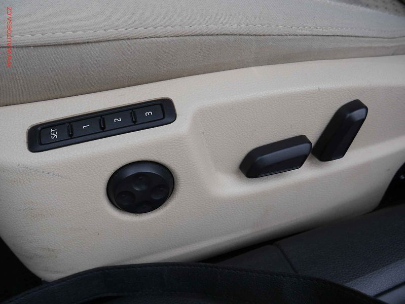 Škoda Superb (2012) 2.0TDi, AT, autoAC - fotka 19 z 20