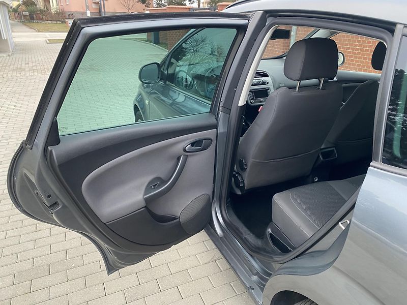Seat Altea 1.6TDi, AUTOMAT,STYLE, VÝB.ST. - fotka 39 z 46
