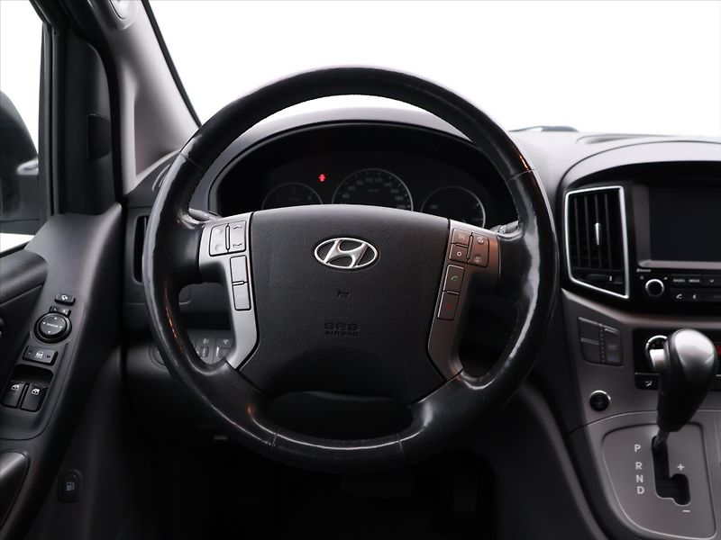 Hyundai H 1 Starex 2,5 CRDi 125kW Automat - fotka 16 z 32