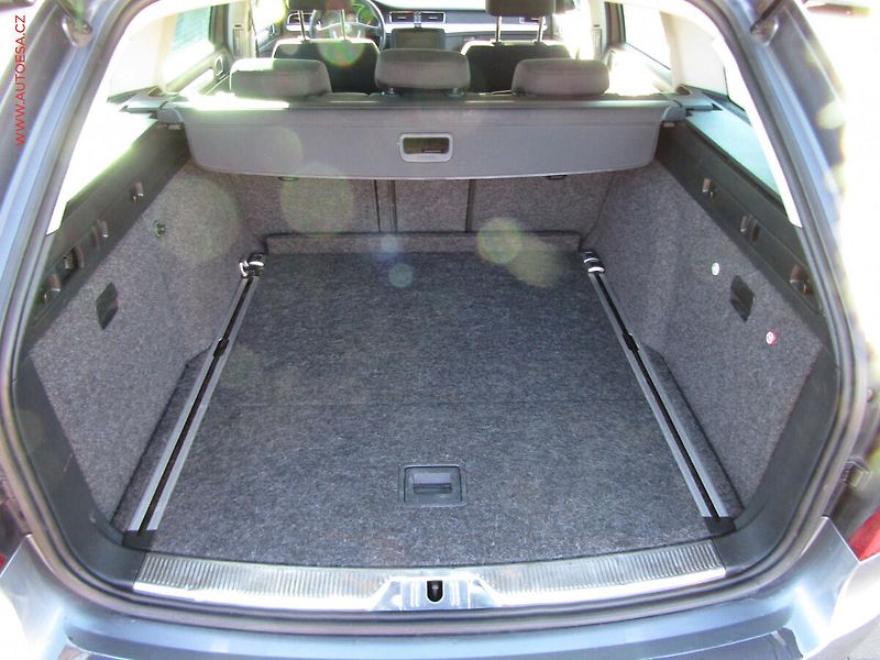 Škoda Superb (2012) 2.0 TDi, DSG - fotka 7 z 19