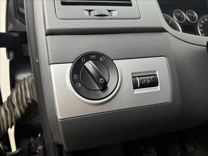 Volkswagen Multivan 2,5 4X4 DPH NZTOP EL.DVEŘE TZ - fotka 8 z 37