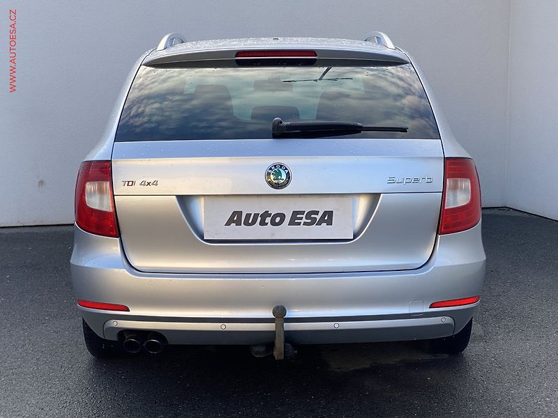 Škoda Superb (2011) 2.0TDi 4x4, Ambition, xenon - fotka 5 z 17