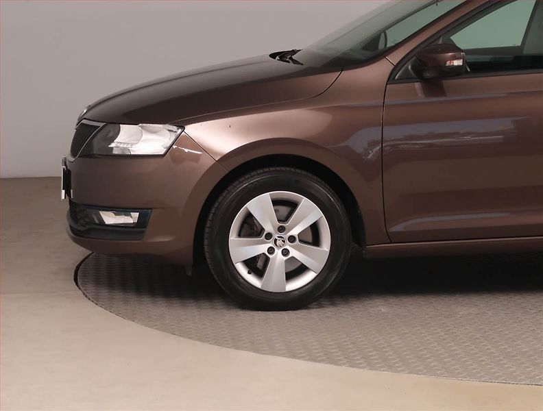 Škoda Rapid (2018) Spaceback 1.0 TSI - fotka 14 z 15