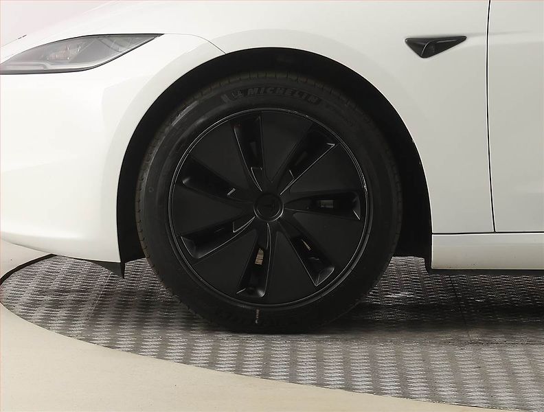 Tesla Model 3 (2025) Long Range RWD 79kWh, SoH 94% - fotka 14 z 27