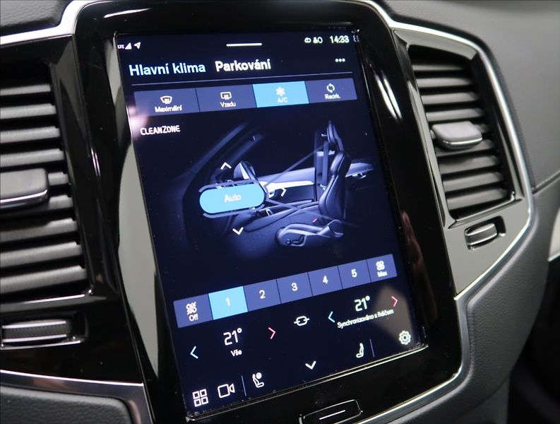 Volvo XC90 2,0 B5 AWD AUT Plus Bright - fotka 31 z 38