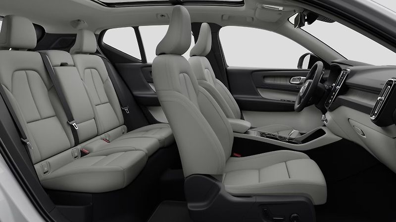 Volvo XC40 (2026) B3 AUT DARK PLUS - fotka 4 z 11