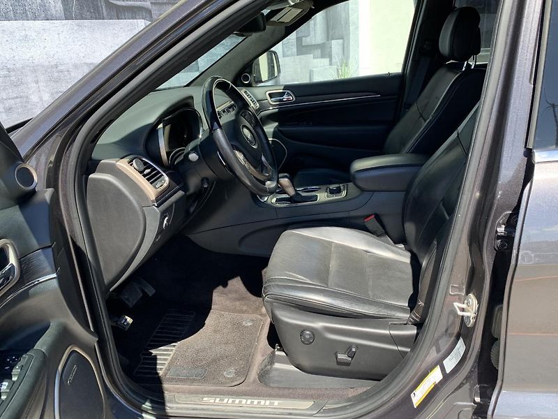 Jeep Grand Cherokee (2017) 3.0CRD,SUMMIT,ČR,DPH,H/K,4X4 - fotka 18 z 23