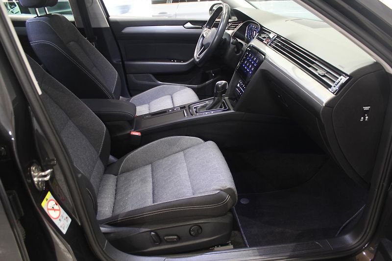 Volkswagen Passat (2022) 2.0TDI DSG Display Tažné  - fotka 25 z 39