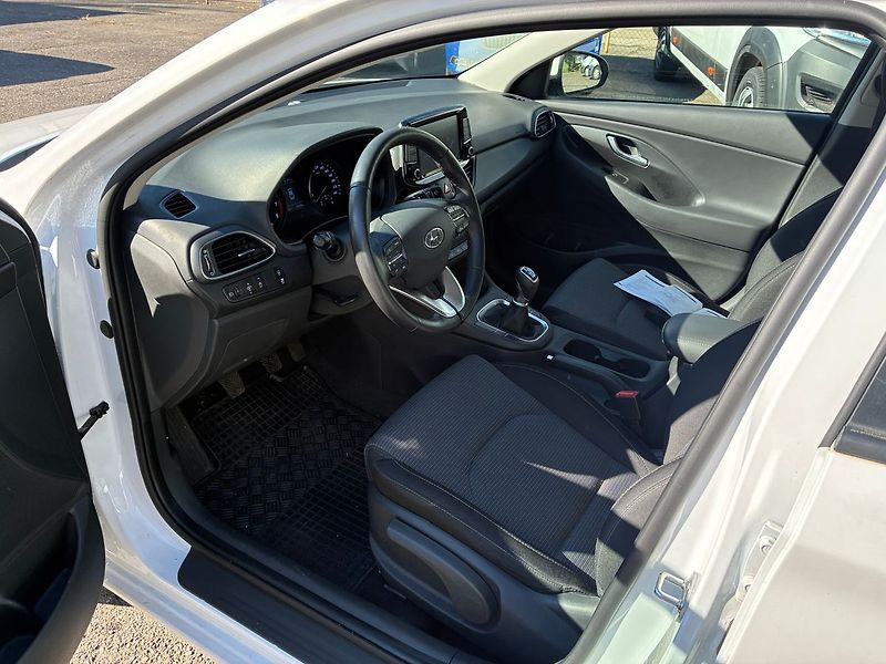 Hyundai i30 1.0 T-GDi 88 kW Fastback ČR - fotka 9 z 22